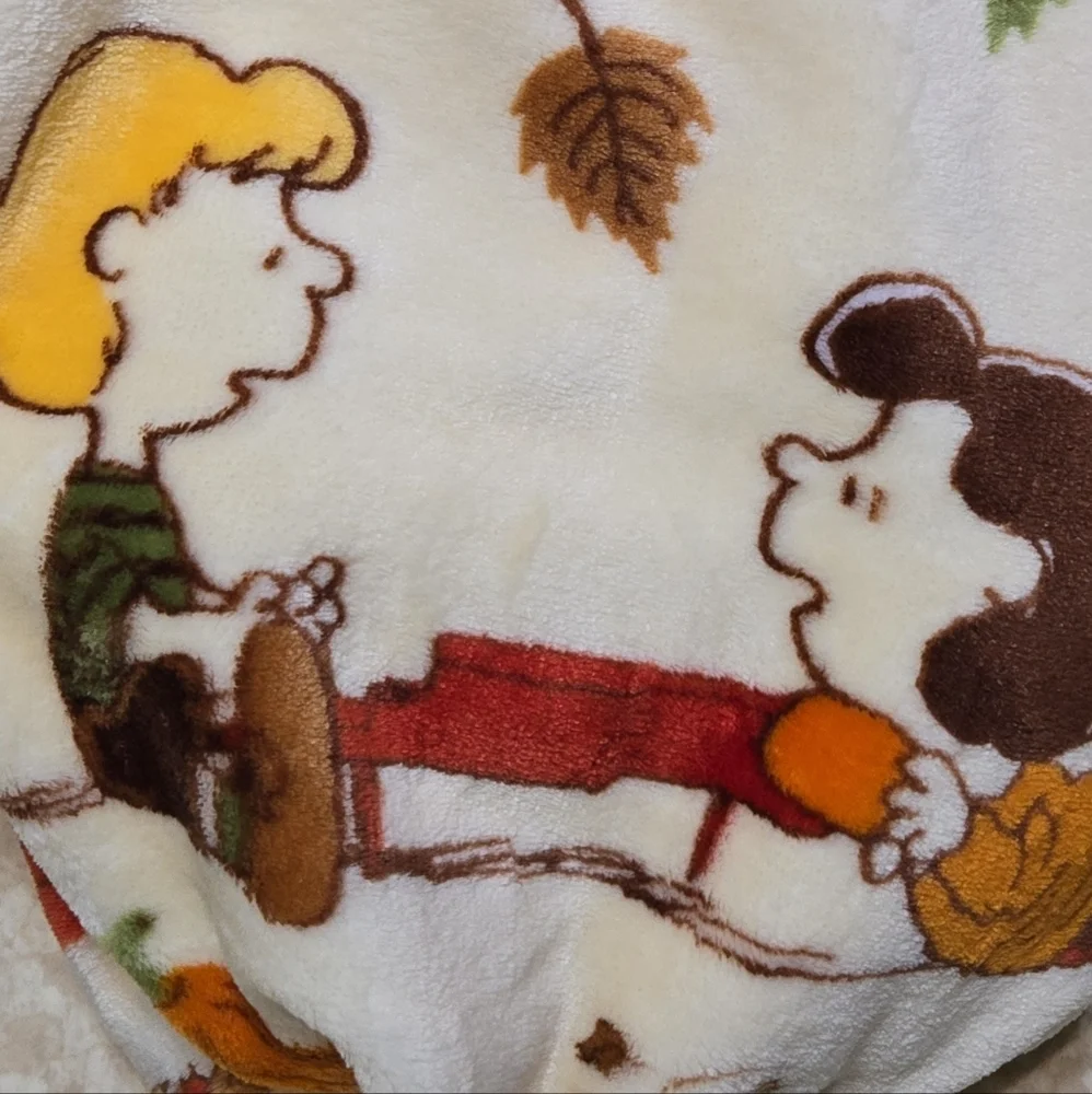 Peanuts Snoopy Charlie Special Edition Thanksgiving Autumn Harvest Throw Blanket